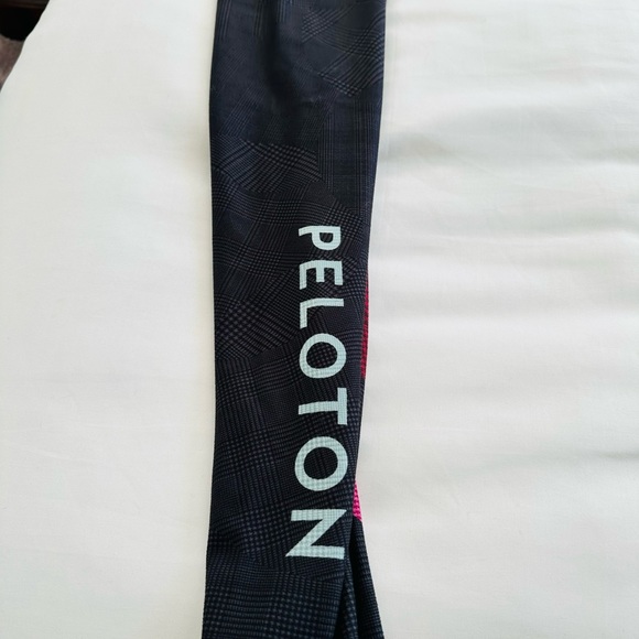 Peloton x WITH Topsy Turvy High Rise Reversible Leggings XS - Picture 7 of 10